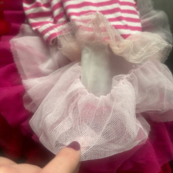 Btween sequin heart ruffle bottom striped top size 3T - Picture 3 of 3